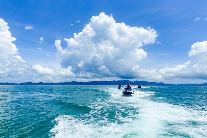Feel the thrill of jetskiing around Phuket´s stunning islands on an exciting adventure.