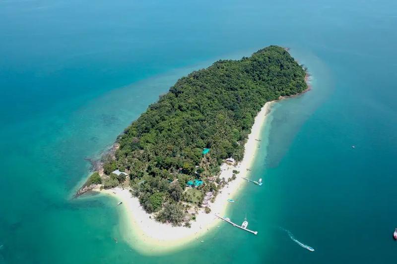 Explore the untouched beauty of Naka Noi Island in Thailand, known for its tranquil beaches and clea