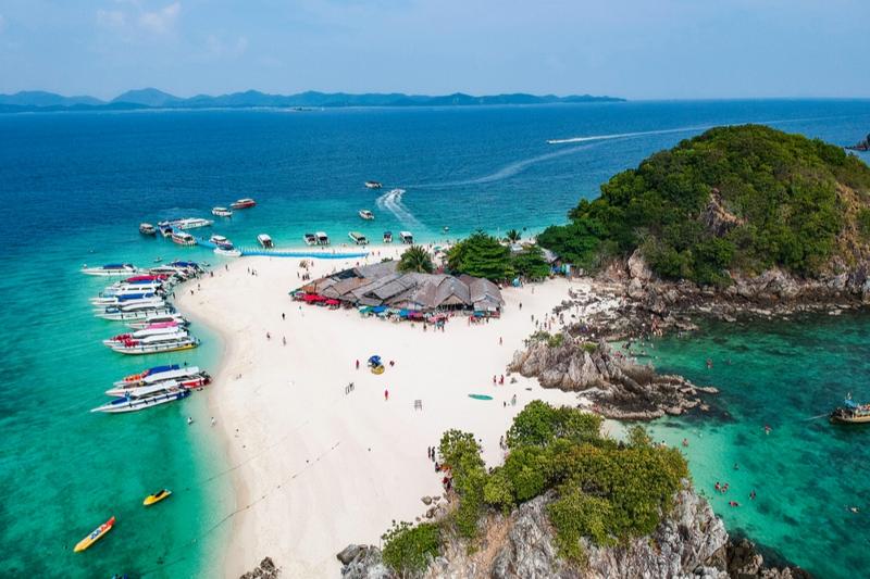 Scenic view of the beautiful Koh Khai Islands in Thailand, with clear turquoise waters and lush gree